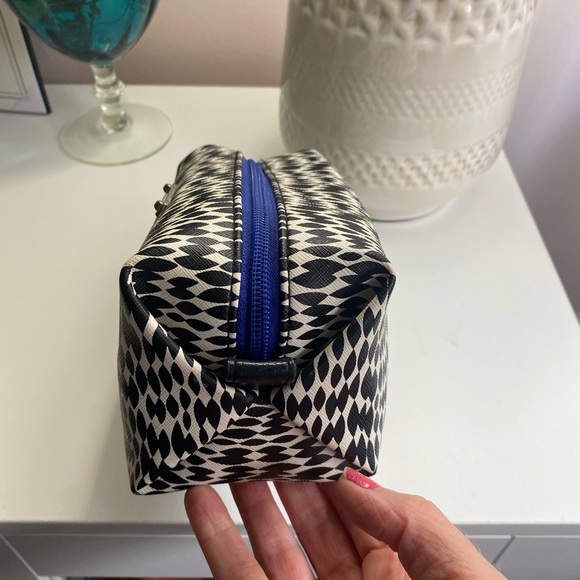 Stella & Dot small makeup bag - Picture 2 of 3